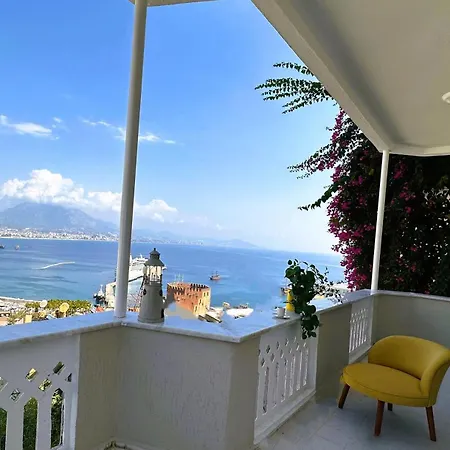 Seaview Castle House *